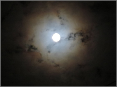 北九州市八幡の猪倉から見た満月